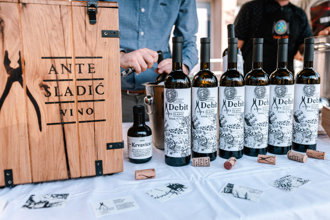 Romansa pidoće i Debita napunila rivu: Jele su se pohane, u toću, na lati, rižot, dimljene...