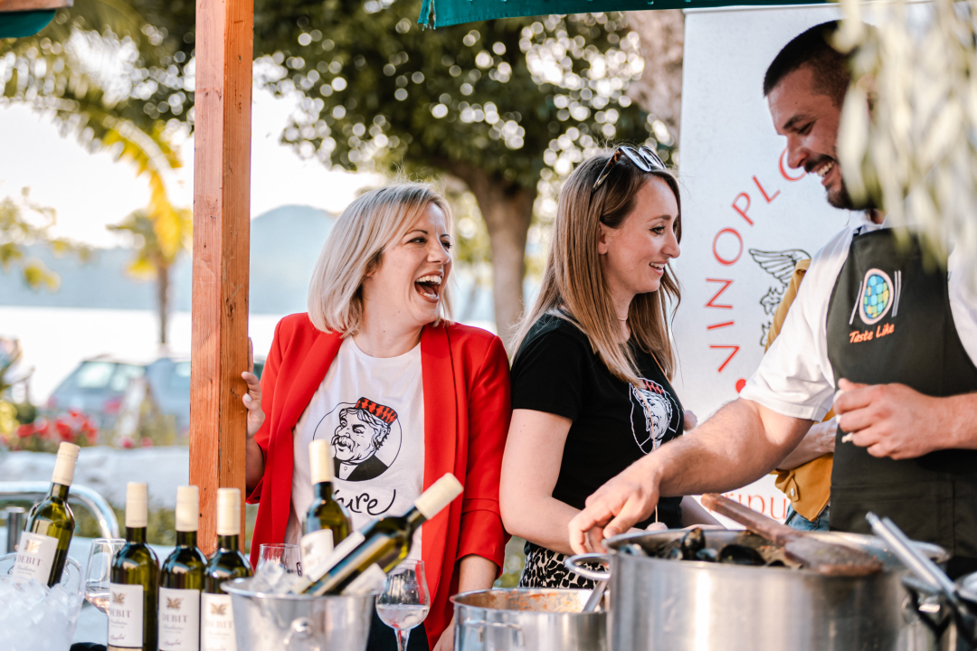 Romansa pidoće i Debita napunila rivu: Jele su se pohane, u toću, na lati, rižot, dimljene...