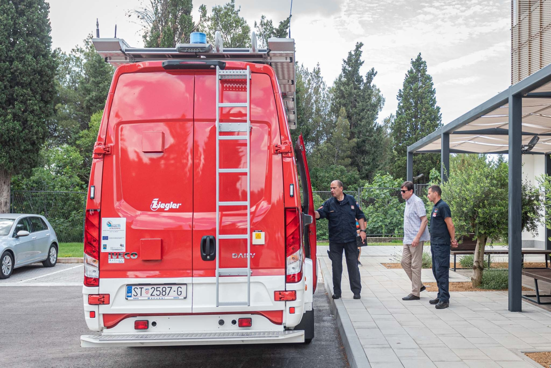 Ispred ABC centra predstavljeno 3,4 milijuna kuna vrijedno vozilo za krizne situacije 