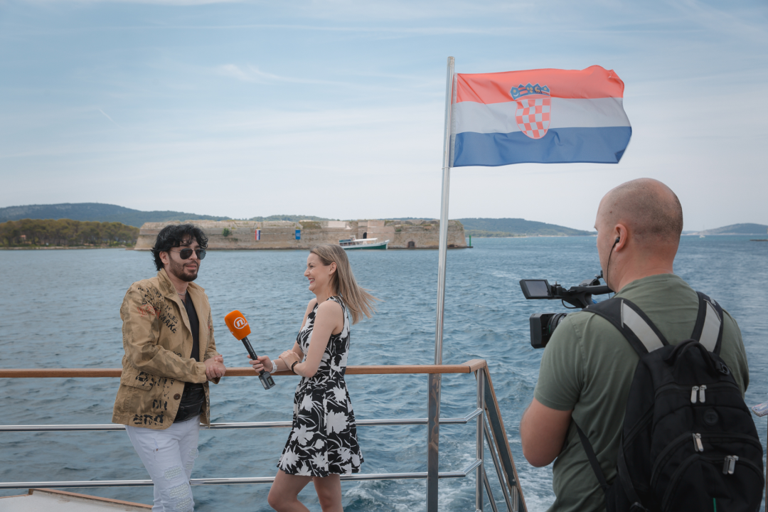 Neda Ukraden promovirala novi album na brodu od Vodica do Šibenika