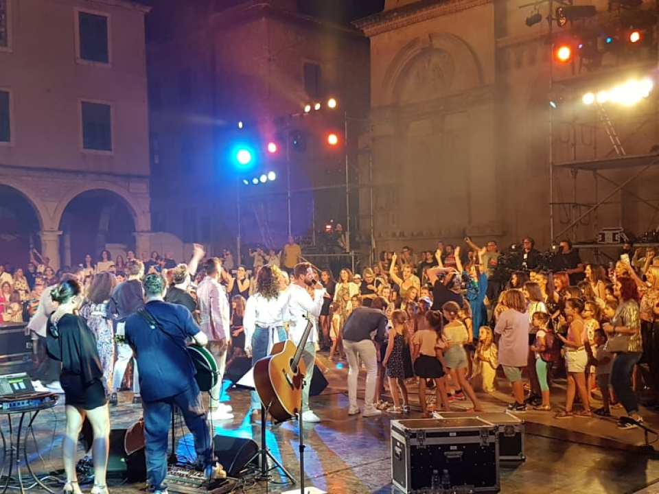 Ekipa iz A strane oduševila i djecu i roditelje: 'Ovi ljudi su vrhunski glazbenici, uživam ih slušati' 