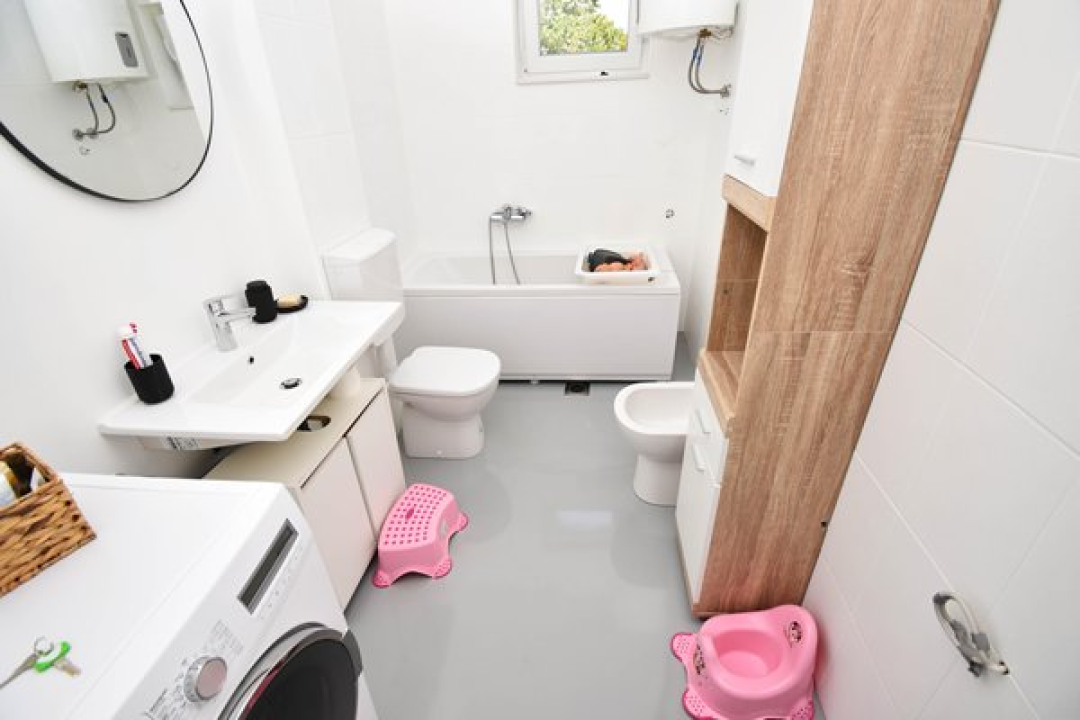 Dvosoban stan s pogledom na more na Plišcu savršen je za obiteljski život ili kao turistička investicija!