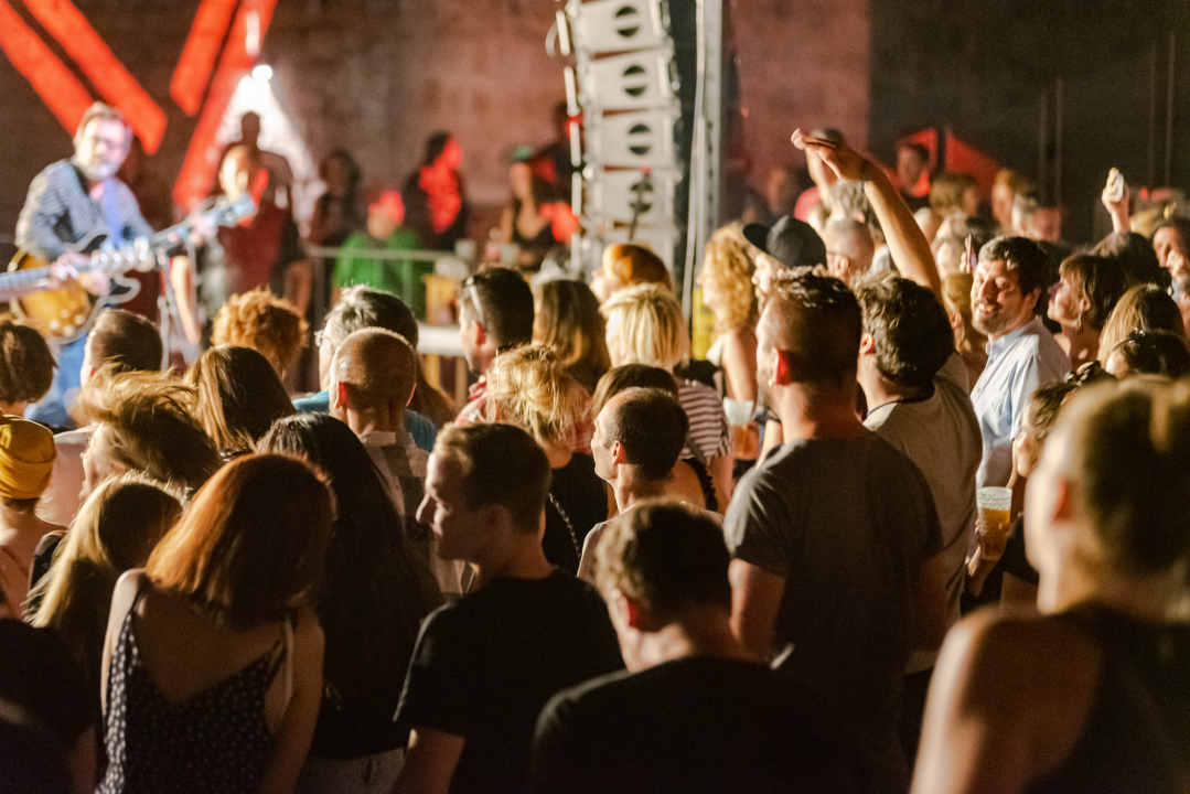 Pipsi i J.R. August bili su izvrsni sinoć na sv. Mihovilu: Pogledajte kako je bilo na koncertu