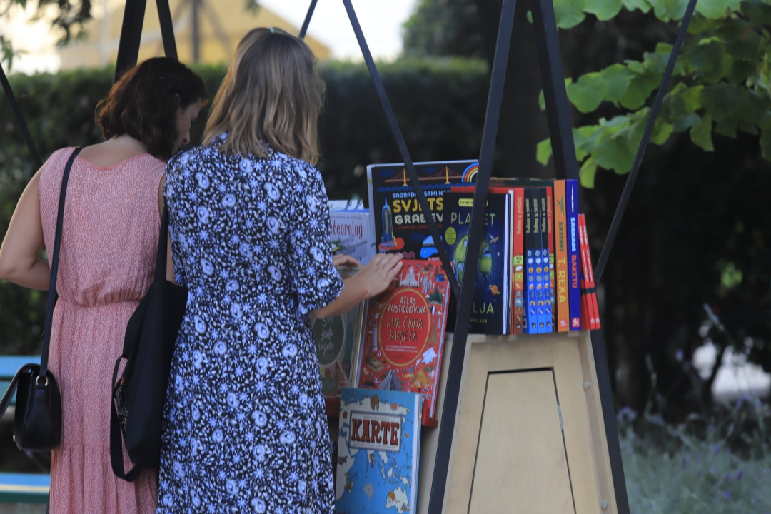 U Perivoju Roberta Visiania izloženo gotovo 10 tisuća knjiga za djecu i mlade 