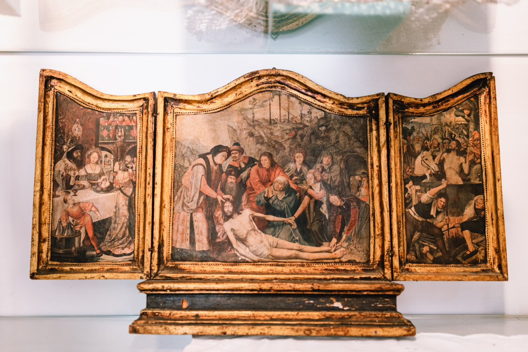 Don Stipe Perkov objavio ‘Razgovore (ne)ugodne puka primoštenskoga’: Riječima su, kao s kamenom, gradili suhozid prošlosti!