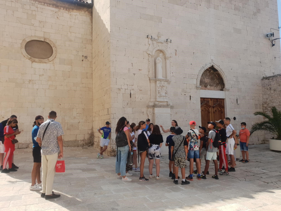 Mladi iz prijateljskog grada Voirona stigli u Šibenik, bit će kod nas desetak dana