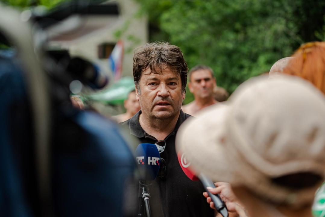 Prosvjedno kupanje na Skradinskom Buku