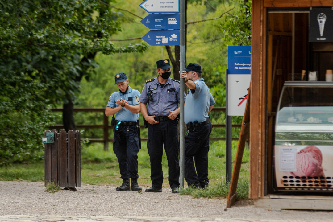 Prosvjedno kupanje na Skradinskom Buku