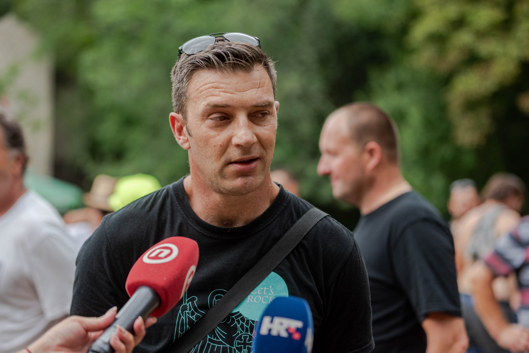 Prosvjedno kupanje na Skradinskom Buku