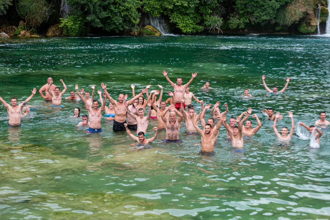 Prosvjedno kupanje na Skradinskom Buku