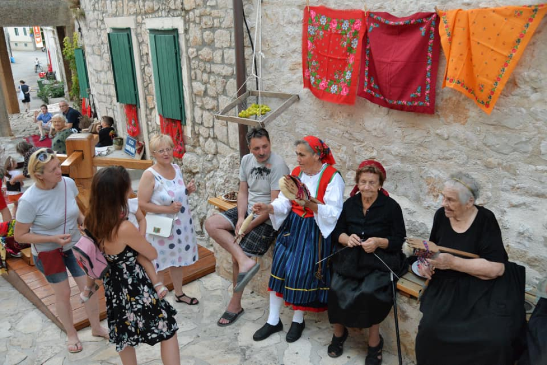 Betinjani su osmislili baš posebnu izložbu i postavili je do zadnjeg detalja: Ni 'vrčina' nije prazna