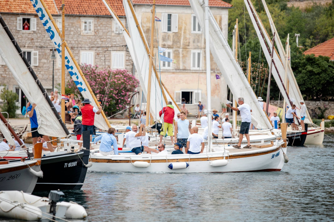 Pogledajte spektakularne kadrove zlarinske regate na latinsko jedro