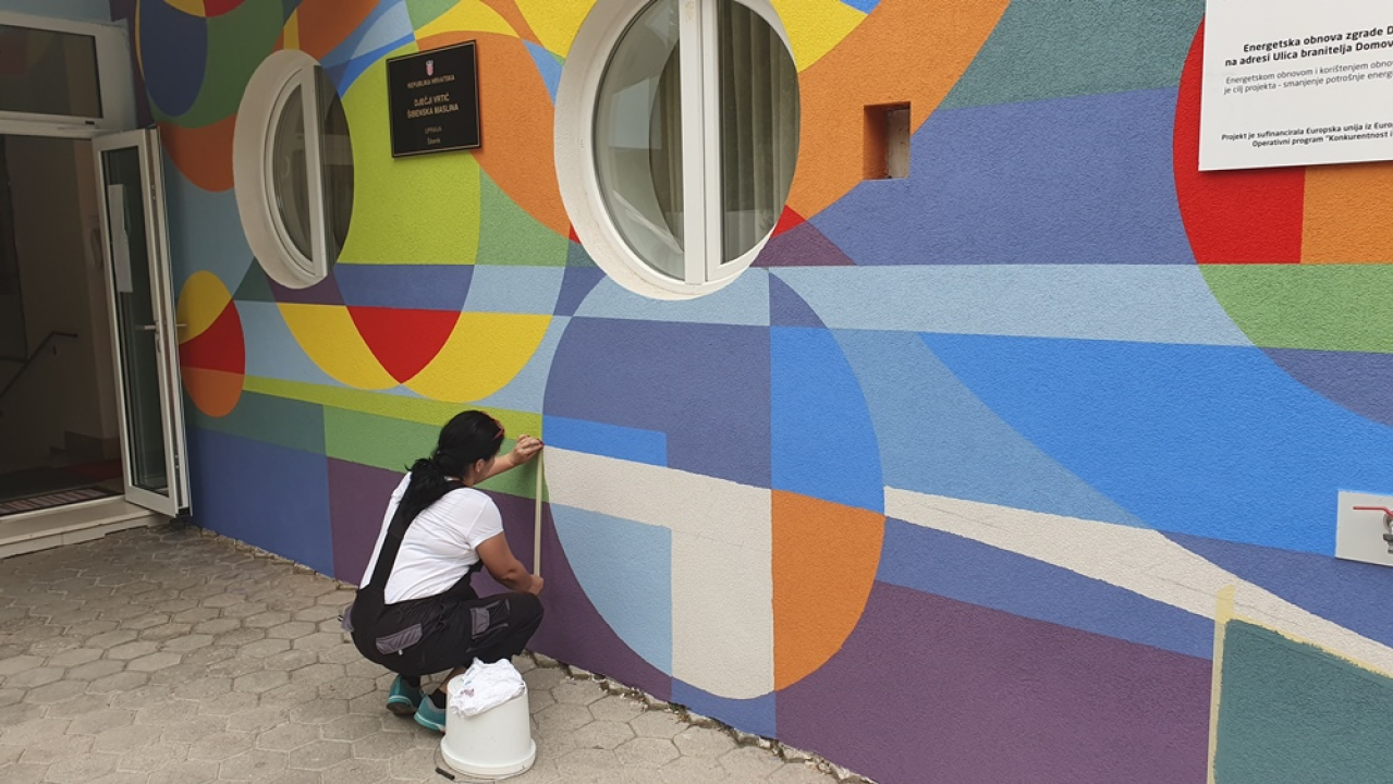 Ovako sada izgleda ulaz u vrtić Vidici, oslikali su ga profesori Stela i Antoni