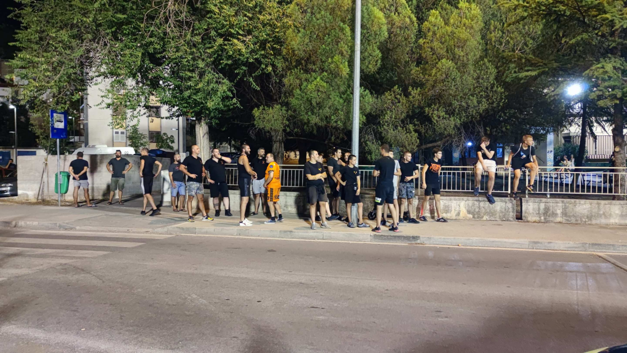 Euforija ispred stadiona: Navijači i igrači slavili pobjedu Šibenika