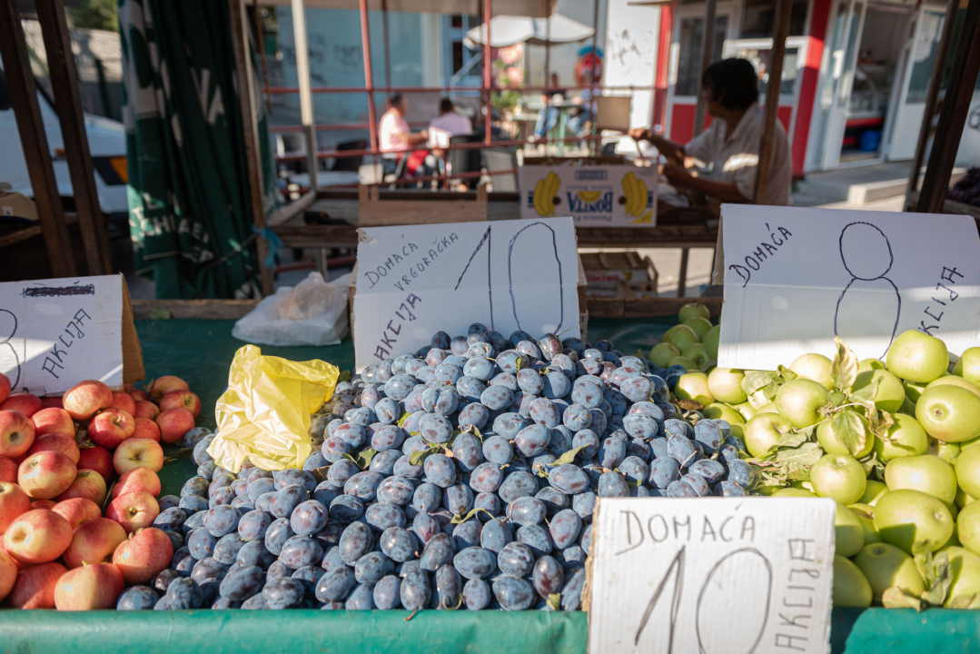 Na pijaci smo pronašli prve žižule, a na peškariji solidnu ponudu ribe: 'Što turisti znaju što je divlji, a što uzgojen brancin' 