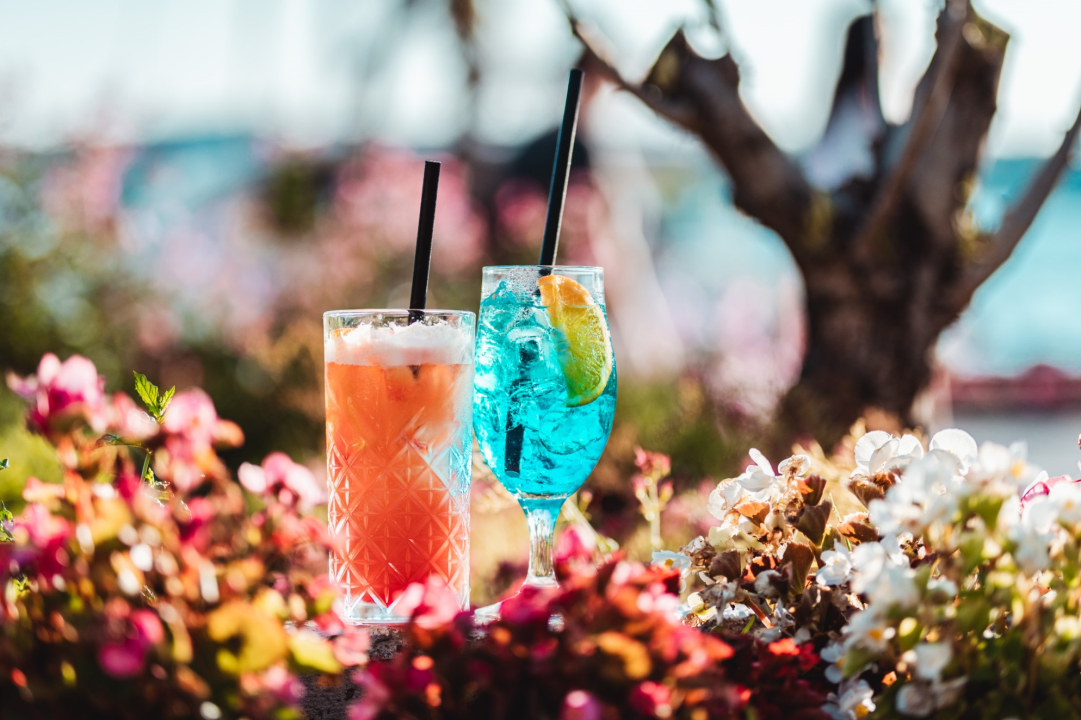 Terasa hotela Jadran ovog ljeta ‘vraćena’ Šibenčanima, a svirke uživo nastavljaju i nakon sezone! 