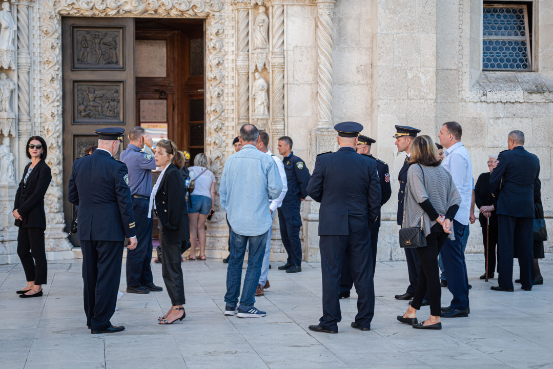 Nije intervencija, nego misa: Šibenski policajci okupili se u katedrali povodom blagdana svetog Mihovila 