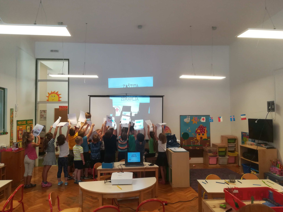 Djelatnice Crvenog križa djecu iz vrtića Vidici učile o neprijateljima zdravlja 