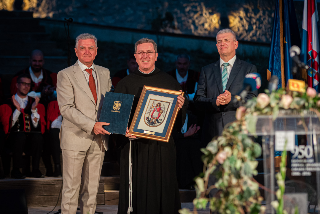 Profesor Labor nagrađen za životno djelo: 'Nisam nikad razmišljao o nagradi, a pogotovo da će kad je dobijem tu biti Gabi Novak' 