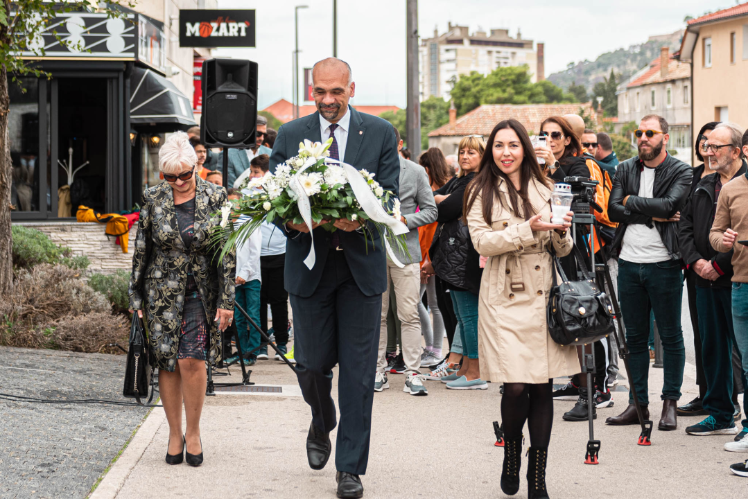 Šibenik obilježio 57. rođendan velikana svjetske košarke: 'Neki ljudi čine razliku u svijetu, njih treba slijediti!'