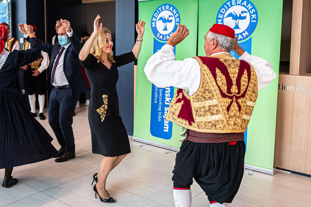 U Amadria parku otvoren Mediteranski sajam: Marijana Petir zaplesala linđo, a poseban hit je štand sa sirom Mercedes   