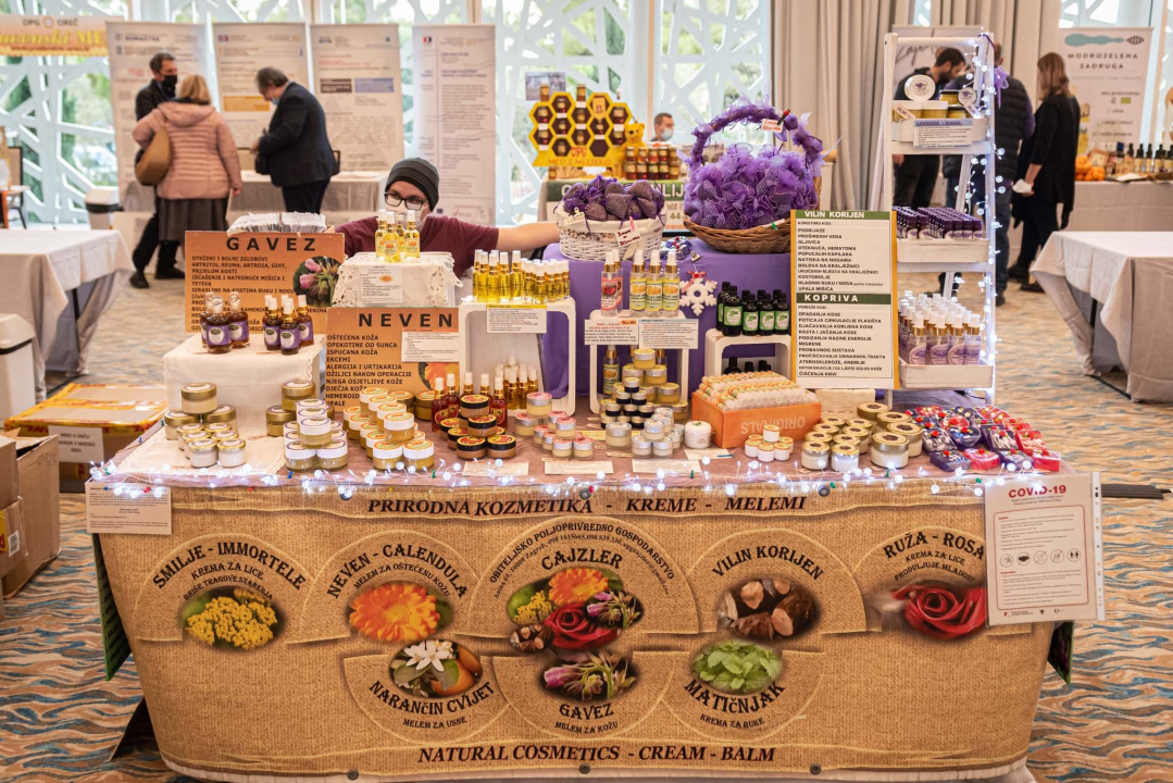 U Amadria parku otvoren Mediteranski sajam: Marijana Petir zaplesala linđo, a poseban hit je štand sa sirom Mercedes   