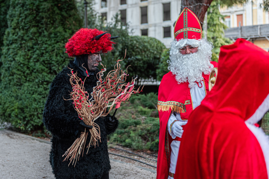 Sveti Nikola u Adventurinom Parkiću razveselio najmlađe Šibenčane 