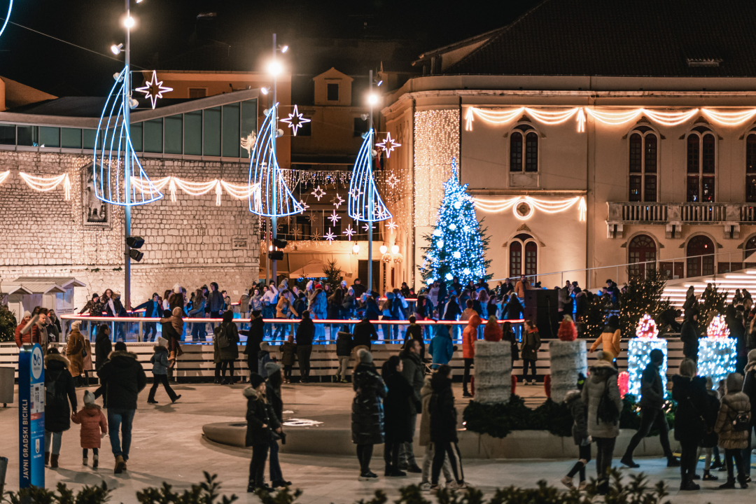 Bajkovito disco klizalište zvijezda na vrhu šibenske Adventure!