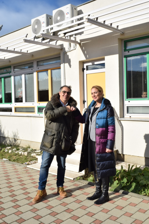 Škola na Lozovcu dobila 11 klima uređaja od NP Krka i dvije firme: Vrijedna donacija uz koju će boravak u školi biti ugodniji