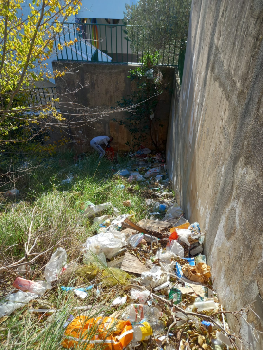 Dvojica Šibenčana čistila smeće kod dječjeg vrtića na Vidicima, akcija se nastavlja sutra