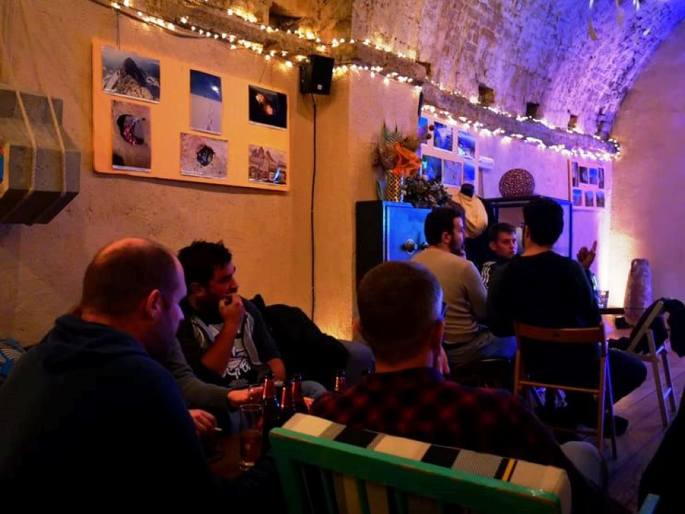 Prije osam godina u Azimutu je počela pub kviz histerija: Čast da obilježi tu obljetnicu pripala je koautoru prvog kviza ikad  