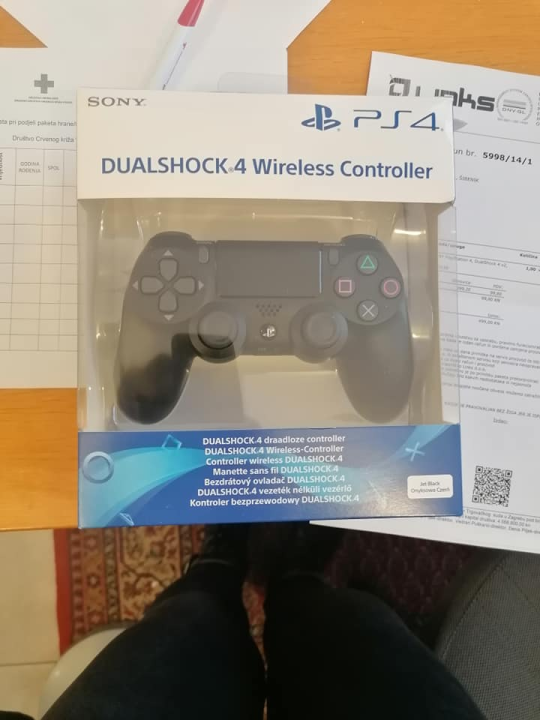 Vodički Crveni križ podijelio hranu, igračke i slatkiše obiteljima u potrebi, nešto otišlo i za Lipik