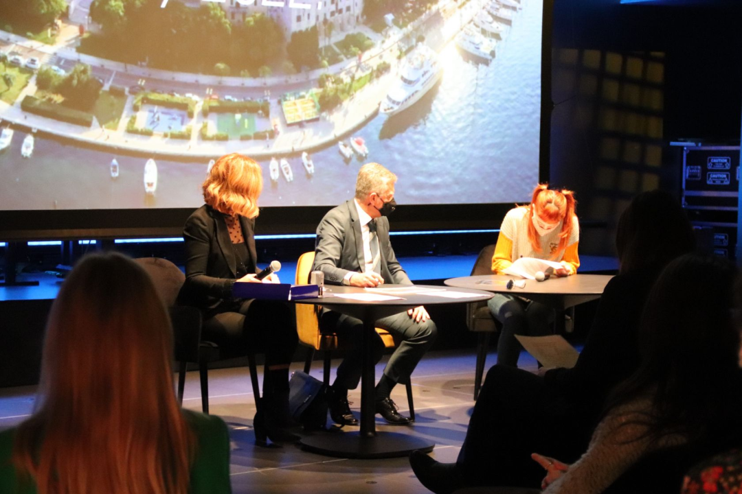 Gradonačelnik Burić u Kući umjetnosti Arsen šibenskim studentima dodijelio stipendije 