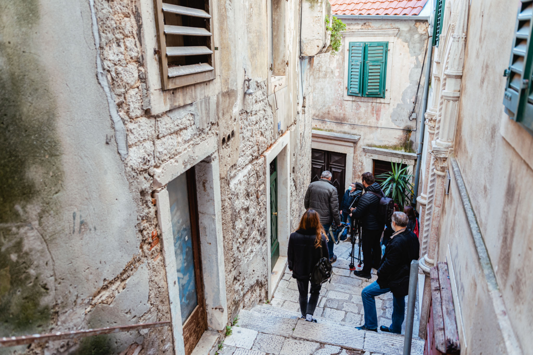 S Kalelarge skrenite u Vodičku koja je puna obnovljenih detalja, a posebnu priču kriju jedna vrata na Gorici 