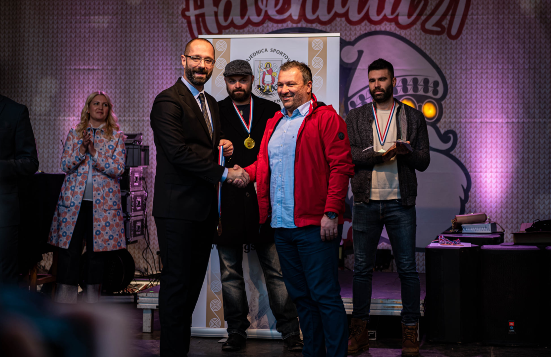 Vaterpolisti Solarisa i košarkašice Šibenika u ekipnoj, a Toni Slavica i Nives Radić u pojedinačnoj konkurenciji 