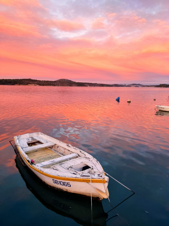 Jutros je izlazak sunca bio nestvaran, pogledajte Šibenik obojan toplim pastelnim bojama