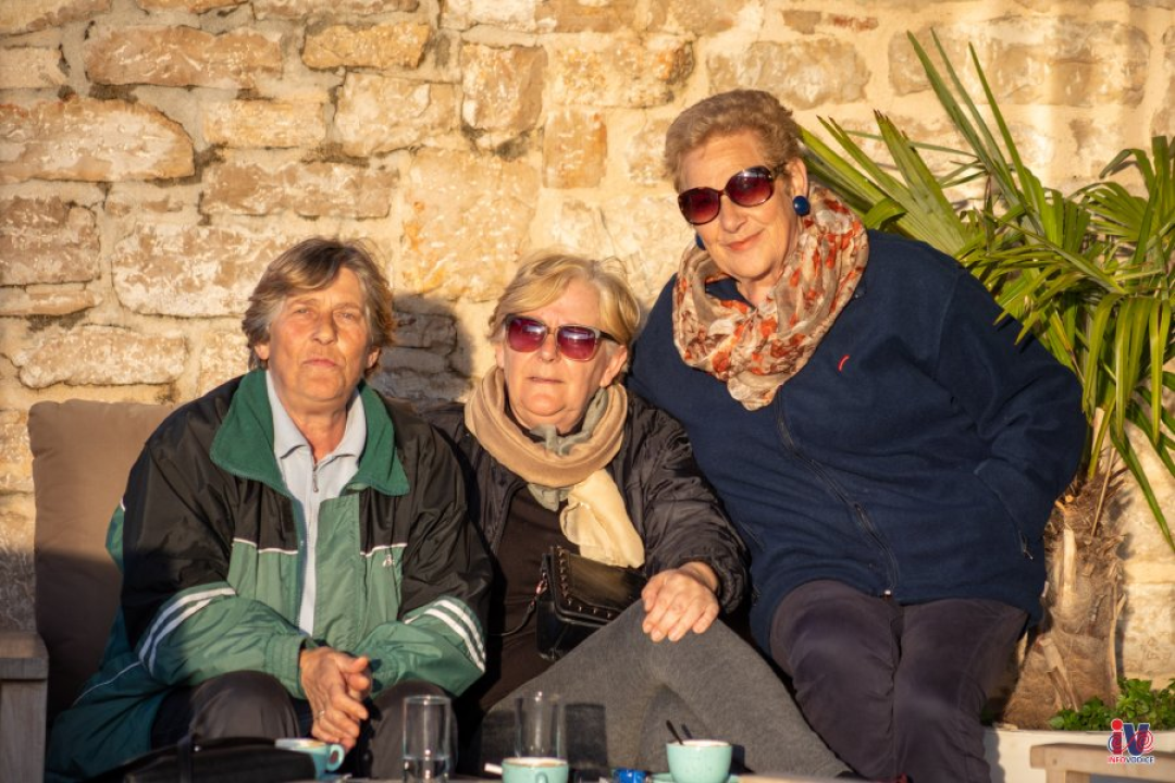 Proljeće u veljači, lipo vrime, a ko to more platit: Foto đir po Vodicama