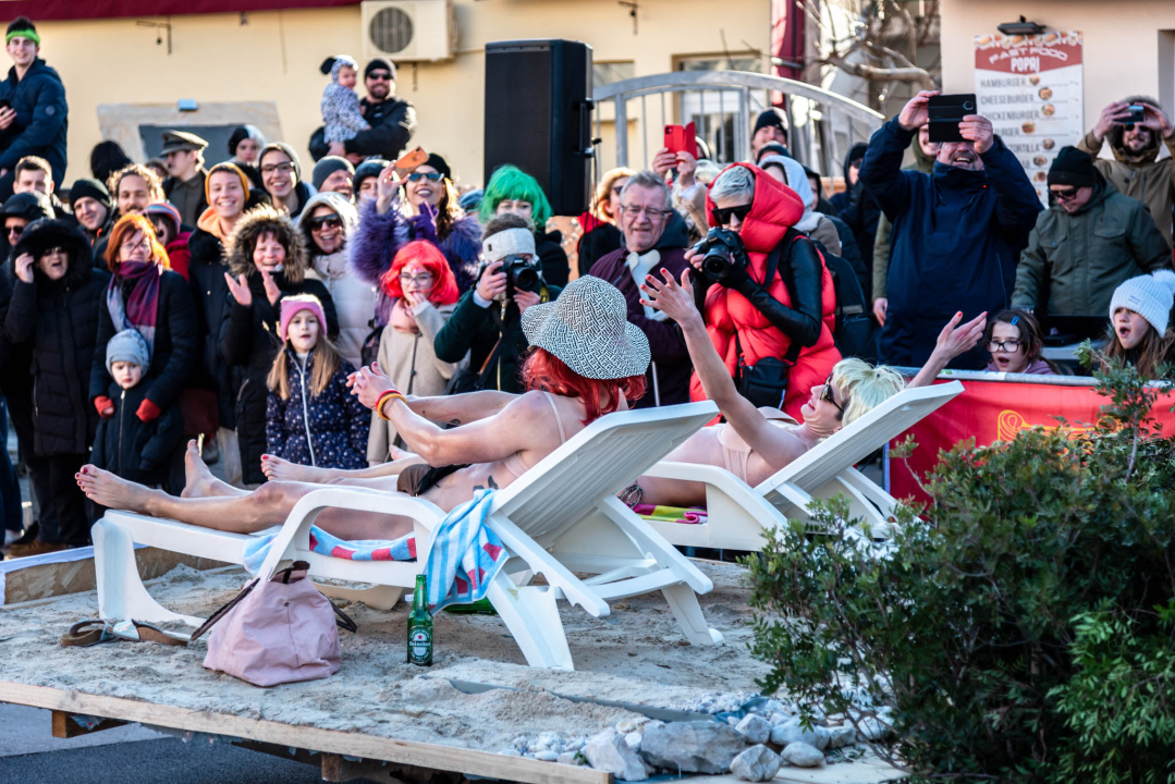 Bake opet napravile ludilo uz ‘Masturbatore s Murtera’, ‘Benkovački sajam’, liječnike i janjetinu