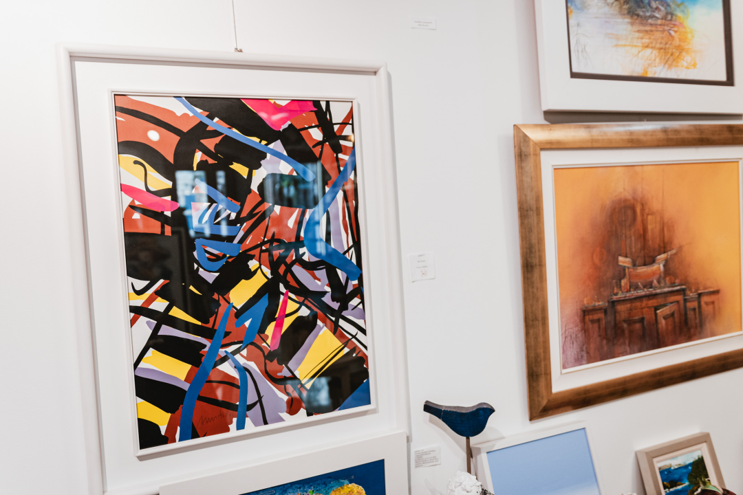 Galerija Juraj Dalmatinac u povodu Dana žena časti popustom na dizajnersku odjeću te Murtićeve i Vežine umjetnine