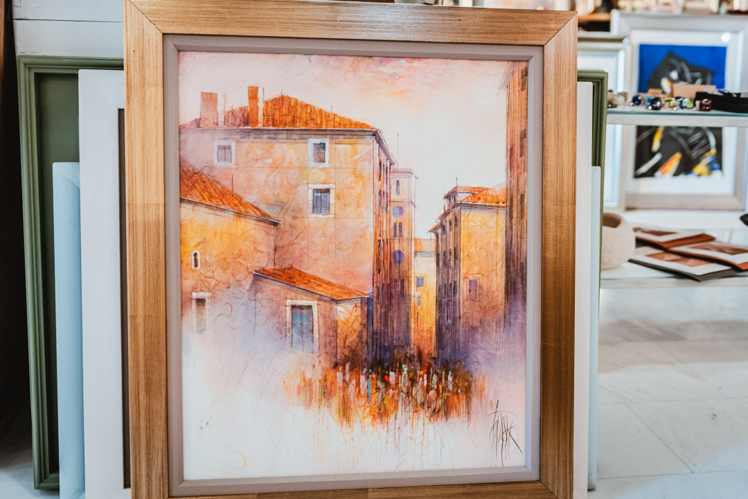 Galerija Juraj Dalmatinac u povodu Dana žena časti popustom na dizajnersku odjeću te Murtićeve i Vežine umjetnine