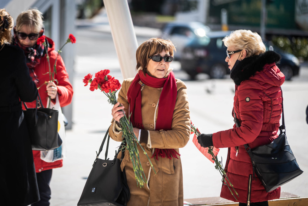 Povodom Dana žena SDP-ovci dijelili karanfile na Poljani