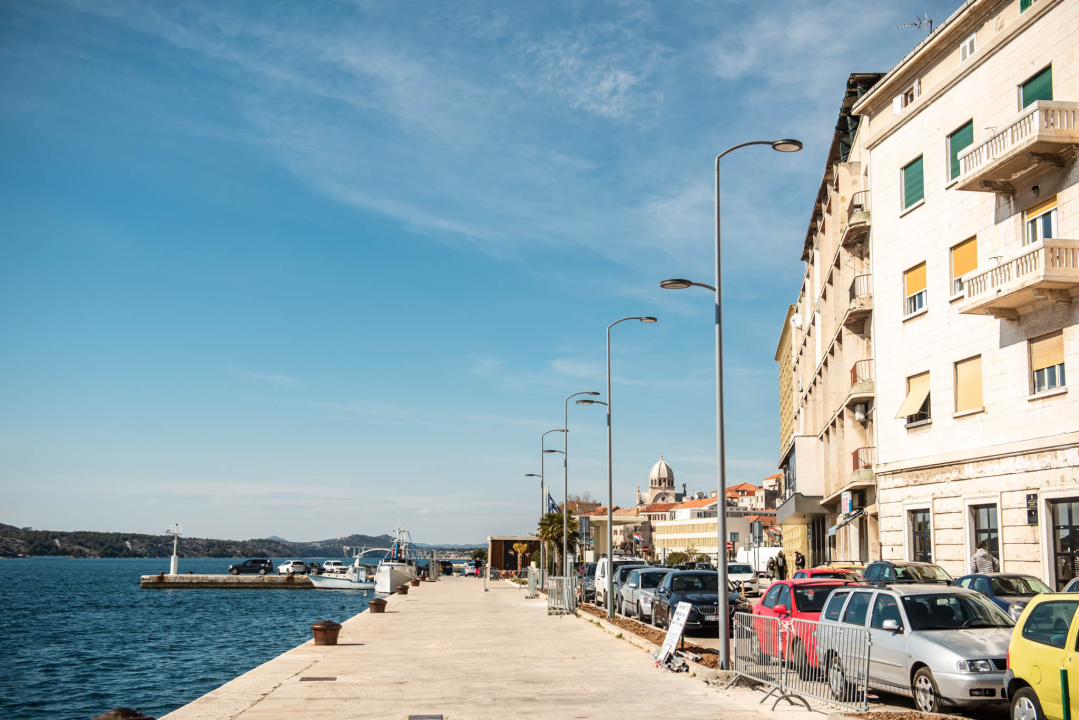 Na šibensku rivu stigla nova rasvjeta: Jeste li oduševljeni poput HDZ-ovog gradskog vijećnika?    