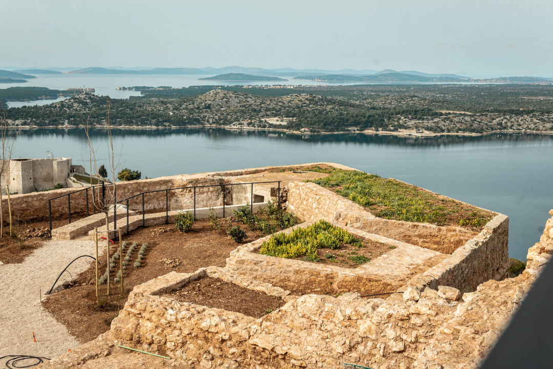 Sv. Ivan u niskom startu: Sređuju se zelene površine, stiže namještaj za dvorane, a uređenje parkinga će pričekati 