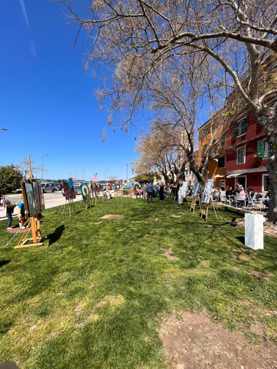 Svjetski dan umjetnosti: Ispred Azimuta svoja djela izložilo 18 umjetnika