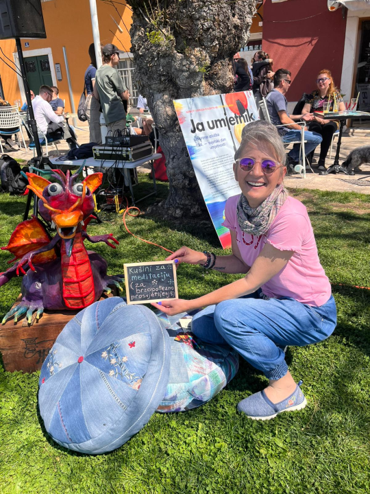 Svjetski dan umjetnosti: Ispred Azimuta svoja djela izložilo 18 umjetnika