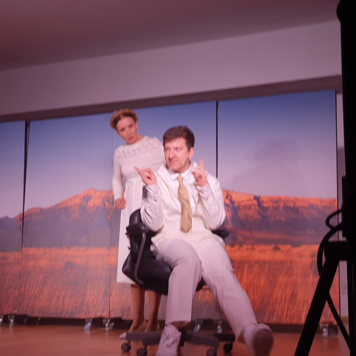 Moruzgva u Biskupiji:  Ecija Ojdanić, Barbara Nola i Ana Begić gole u kavezu