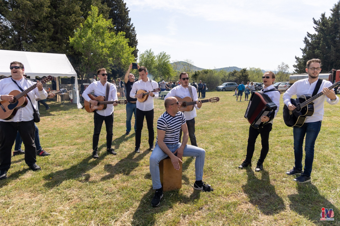 Piknik u Rakitnici: Druženje uz zelje, grah i glazbu