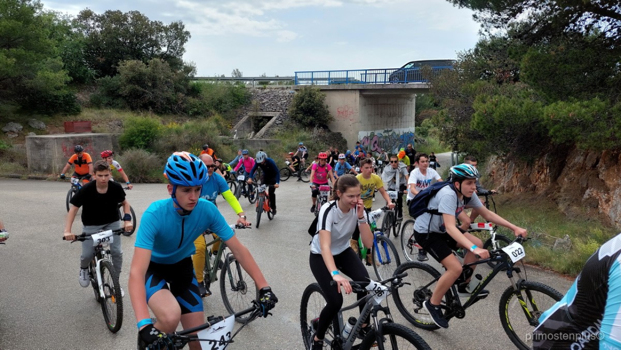 Jura Stublić i skoro 400 sudionika na Primoštenskoj biciklijadi