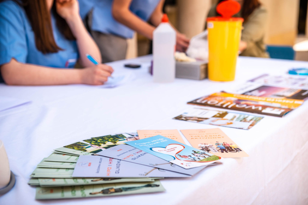 Učenici Medicinske škole Šibenčanima mjerili tlak i šećer