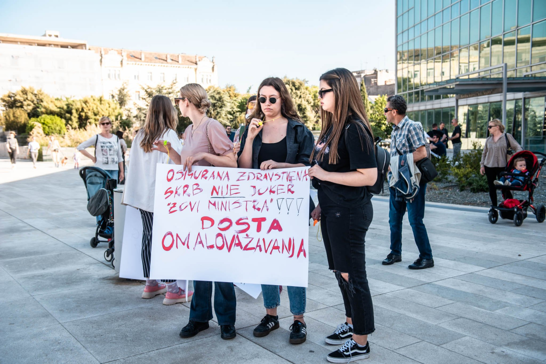 Prosvjed u znak potpore Mireli Čavajdi: 'Ovo nam je podsjetnik koliko sustav može biti okrutan prema ženama'  